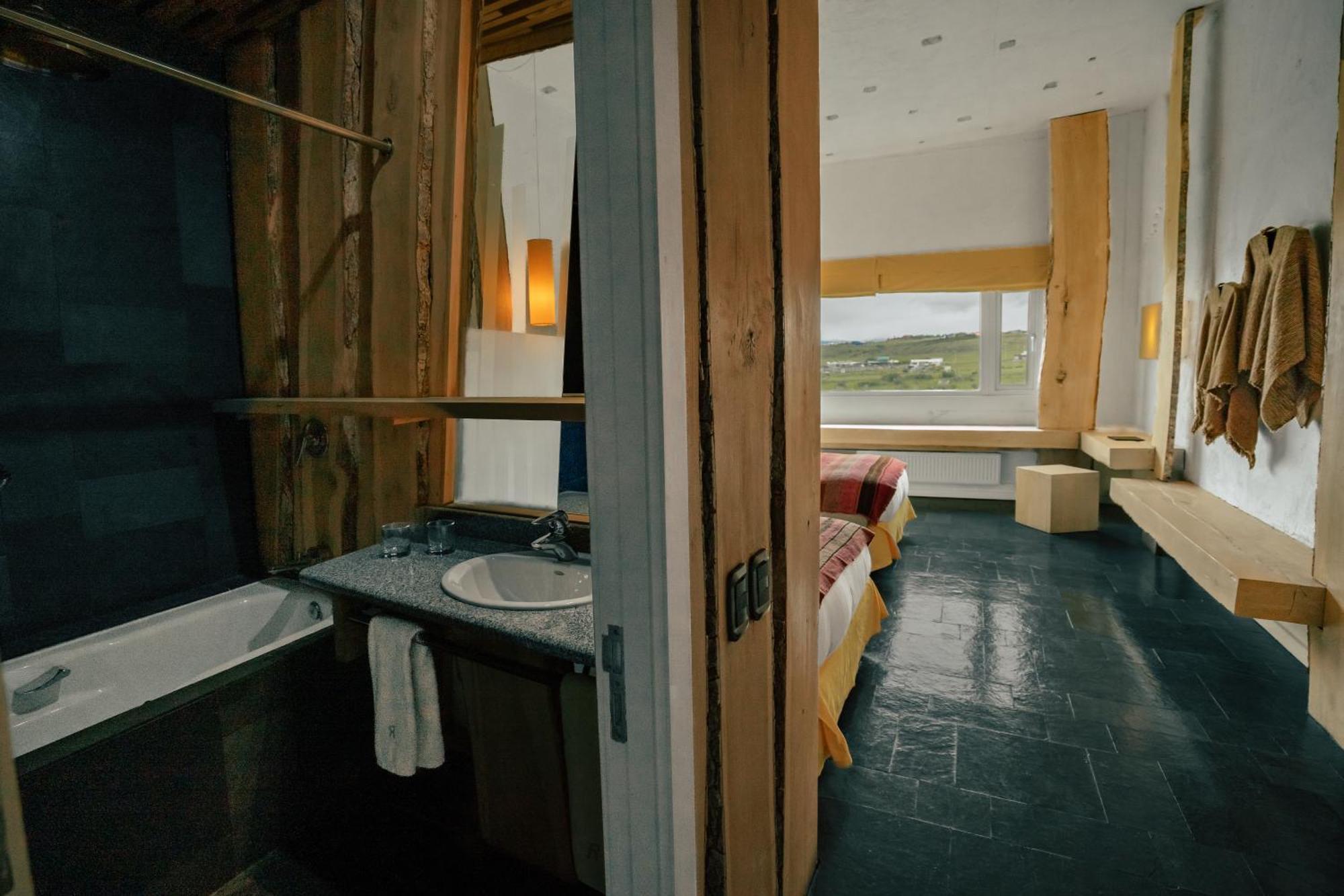 Remota Patagonia Lodge Puerto Natales Exterior foto